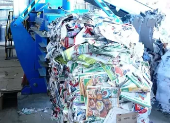 Imagen de maquina compresora de papel reciclado